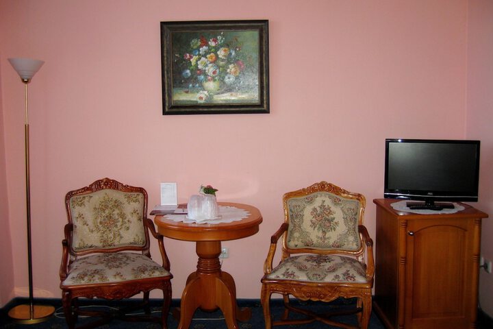 Room 42 of 101