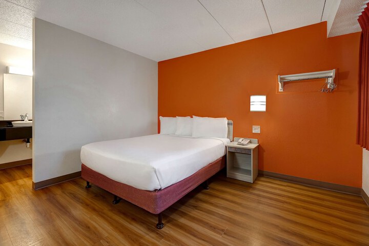 Room 14 of 25