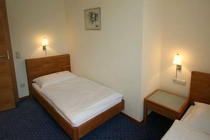 Room 16 of 89
