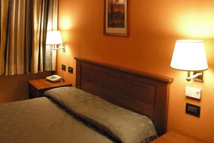 Room 4 of 71