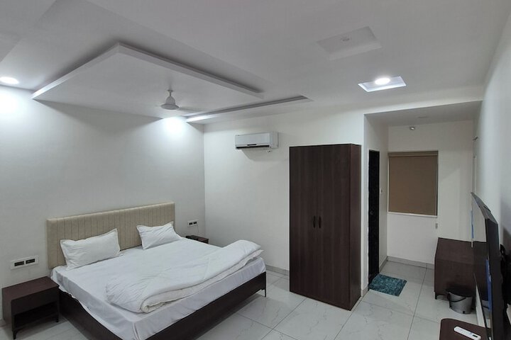 Room 3 of 24