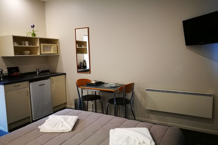 Room 4 of 63