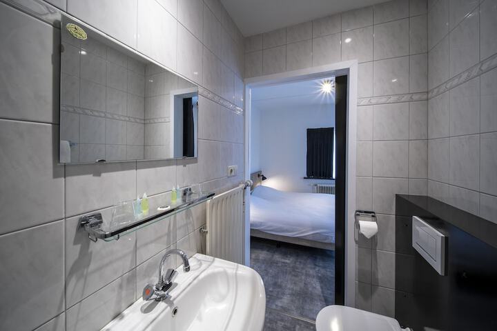 Room 15 of 30