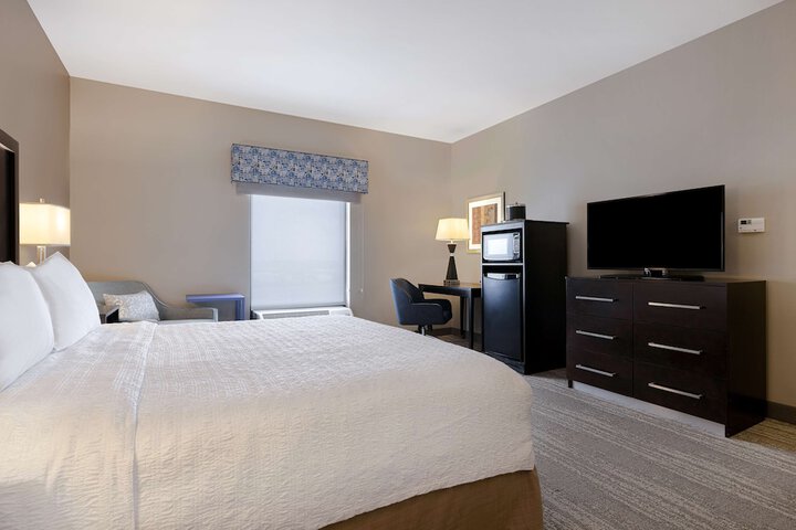 1 King Bed (17 of 17)