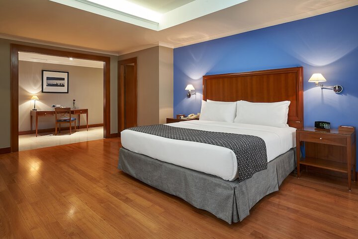 Room 9 of 48