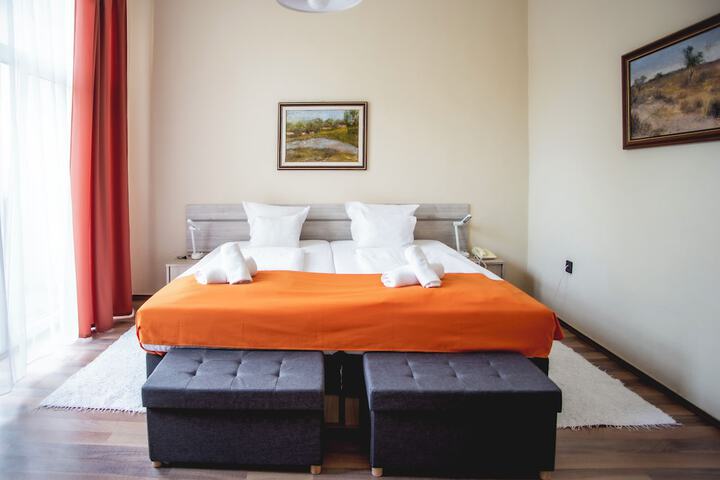 Room 6 of 38