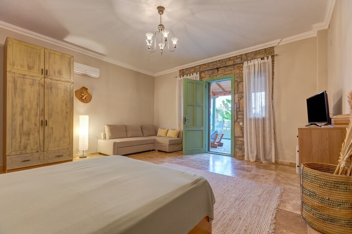 Room 8 of 71