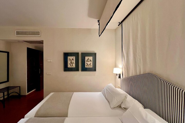 Room 12 of 34