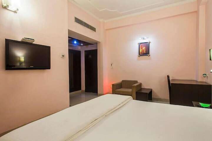 Room 9 of 22
