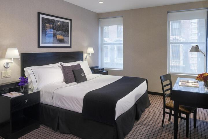 Deluxe Room 1 King Bed (7 of 12)