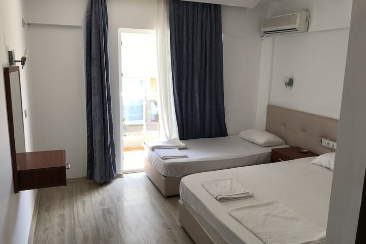 Room 7 of 25
