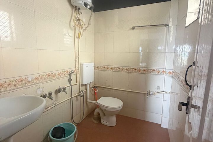 Room 17 of 27