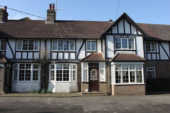THE MANOR HOUSE