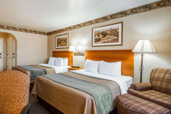 2 Queen Beds Accessible (2 of 14)