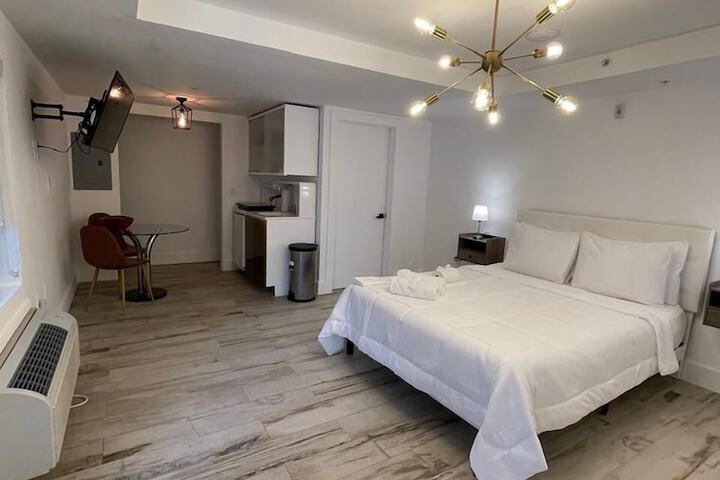 Room 5 of 79