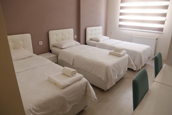 Room 4 of 8
