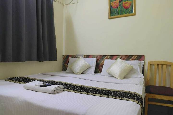 Room 5 of 16