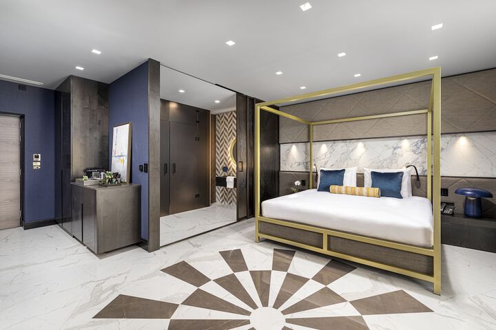 Room 4 of 51