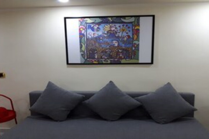 Room 7 of 16