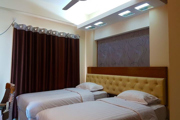 Room 9 of 20