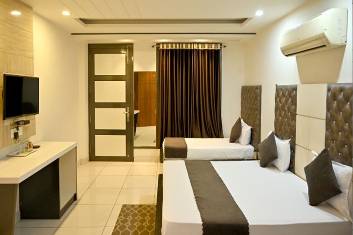Room 12 of 37