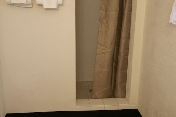 Room 27 of 37