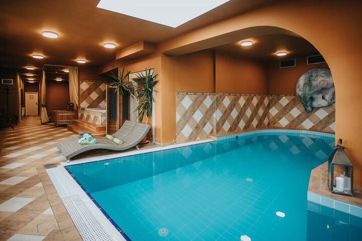 Hotel Pool