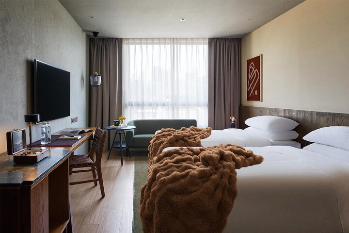 Room 33 of 57