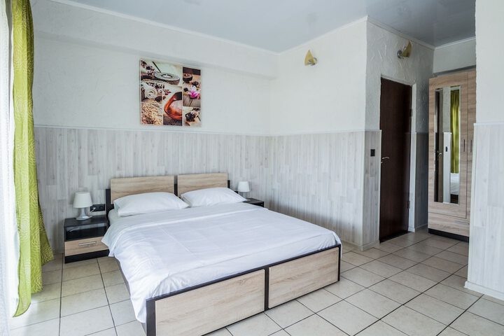 Room 7 of 25