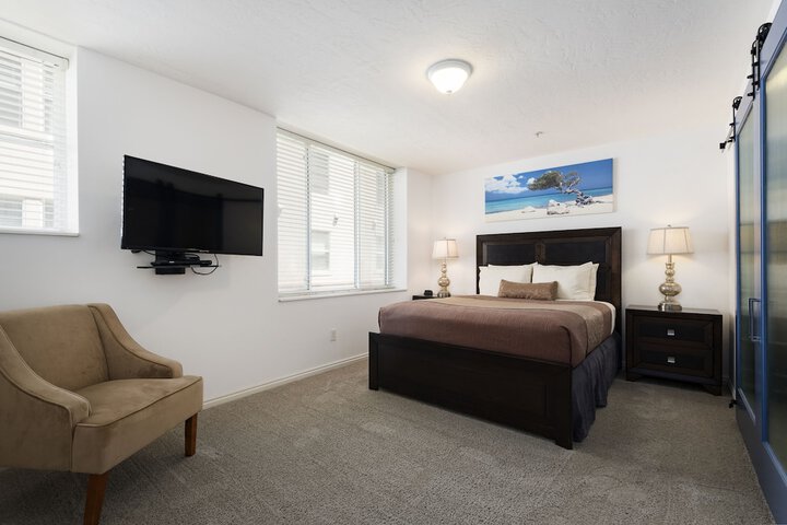 Room 7 of 106
