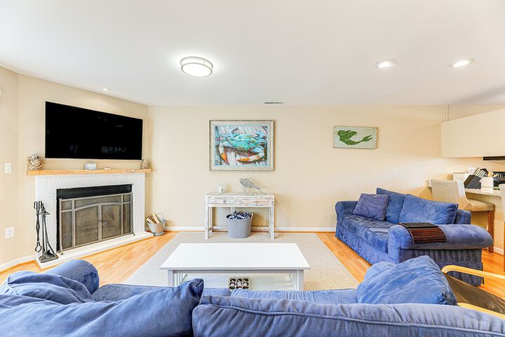 Walk to Bethany Beach Boardwalk: Coastal Retreat