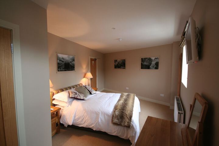 Room 4 of 86