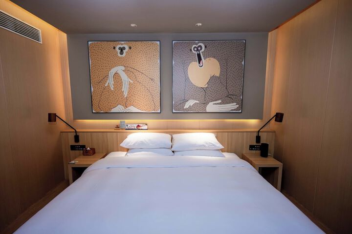 Room 49 of 176