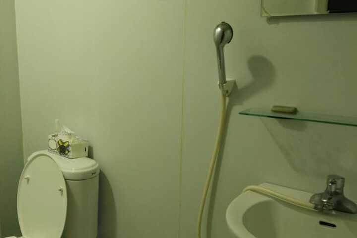 Room 28 of 35
