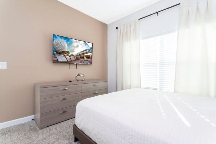 Room 10 of 84