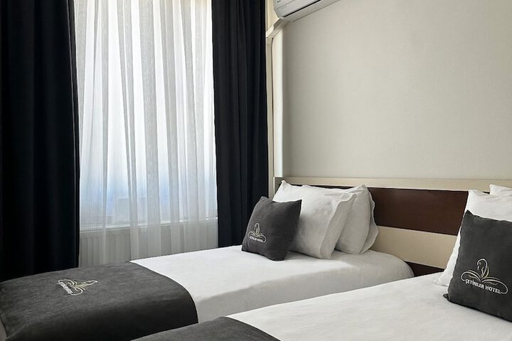Room 12 of 16