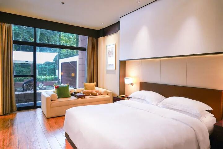 Room 20 of 93