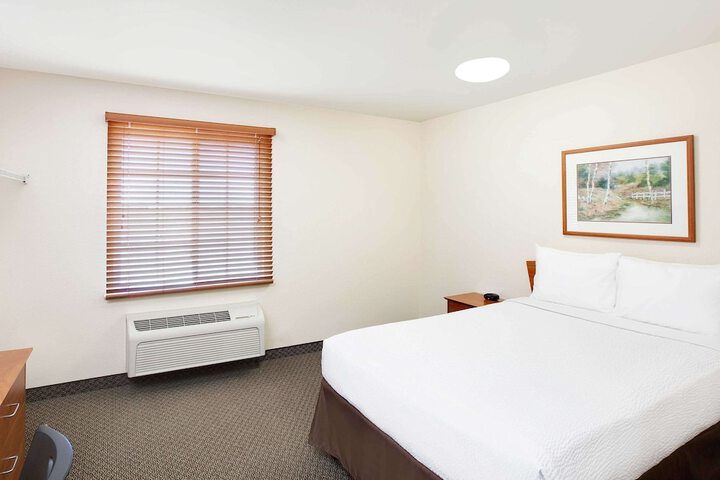 Queen Bed Accessible (4 of 8)
