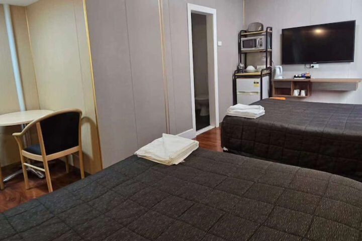 Room 4 of 48