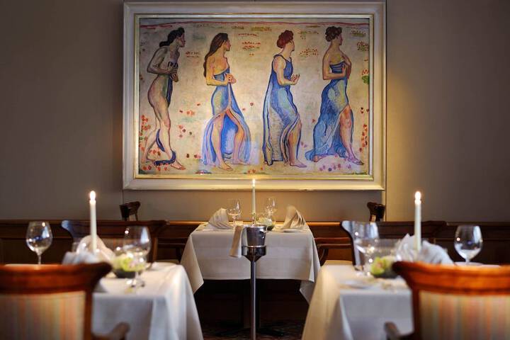 Dining 40 of 56