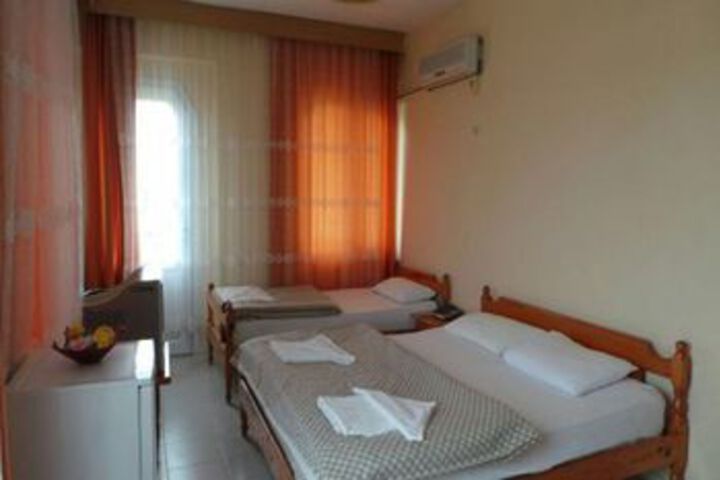 Room 6 of 14