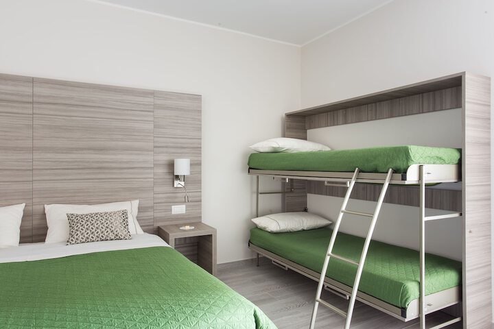 Room 7 of 70