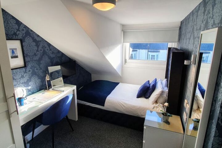 Room 7 of 130