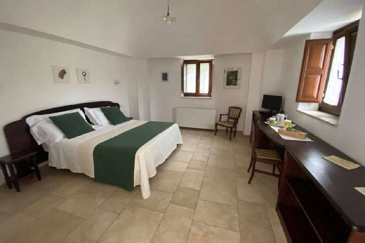 Room 9 of 80