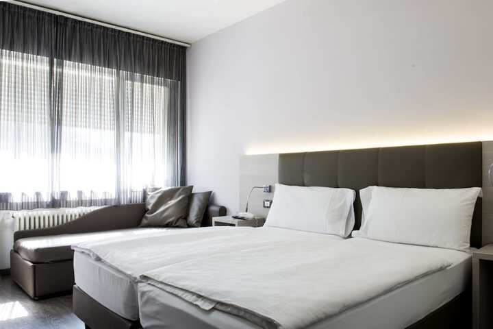 Room 12 of 41