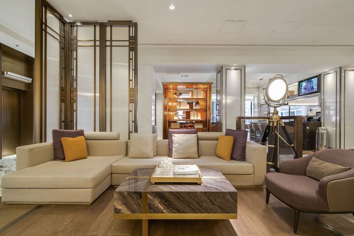 Lobby sitting area