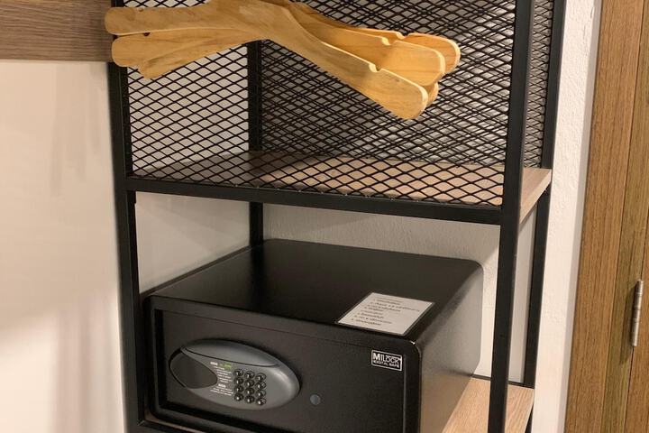 Room 10 of 42