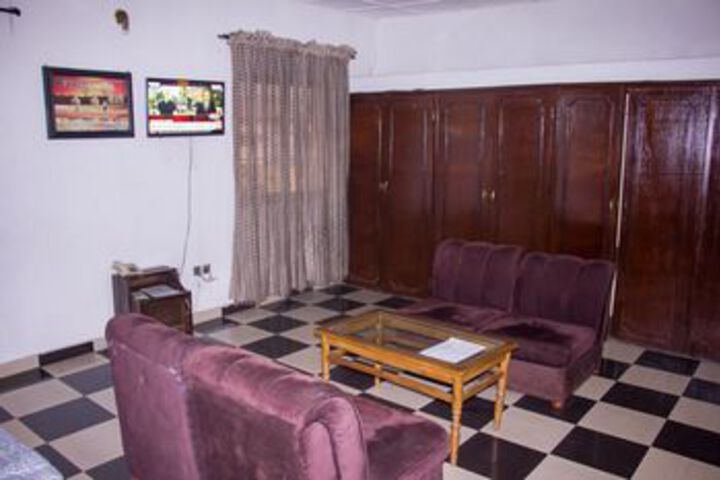 Room 32 of 37