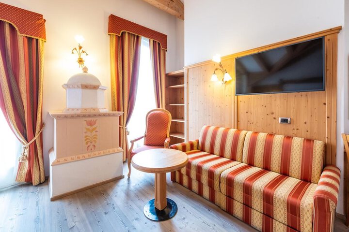 Room 33 of 65