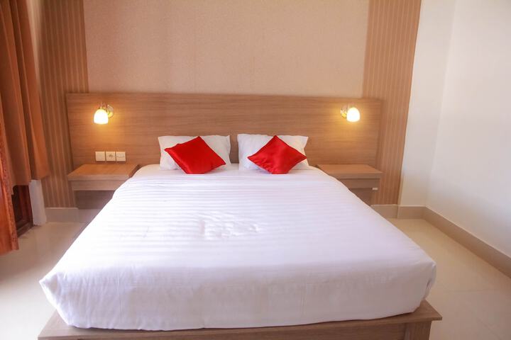 Room 7 of 18